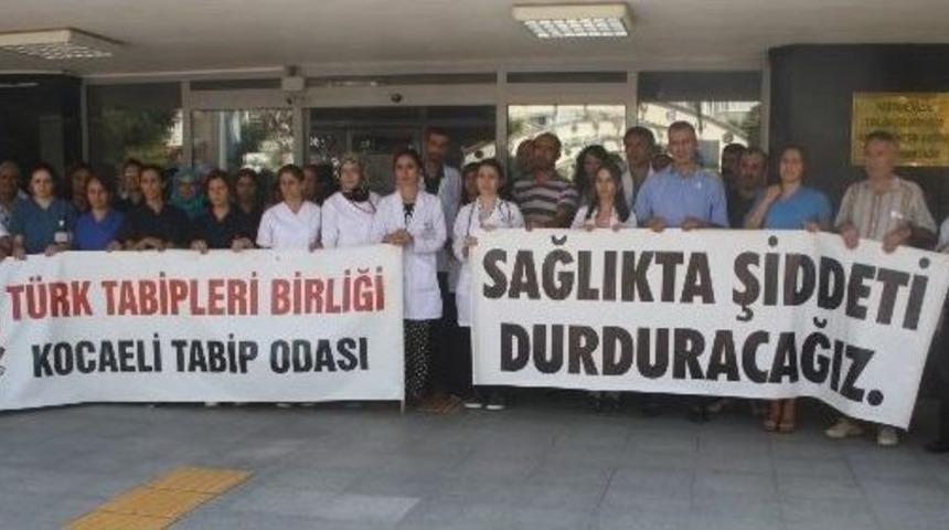 Hamile Kadın Doktor Ve Hemşireye Saldırdı