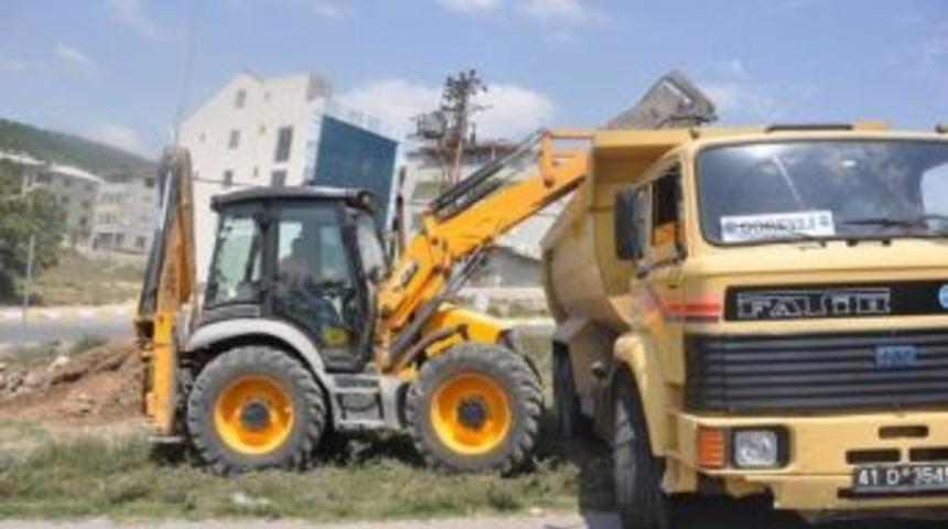 Başkan Toltar&rsquo;ın Talimatıyla Moloz Ve İnşaat Atıkları Temizleniyor