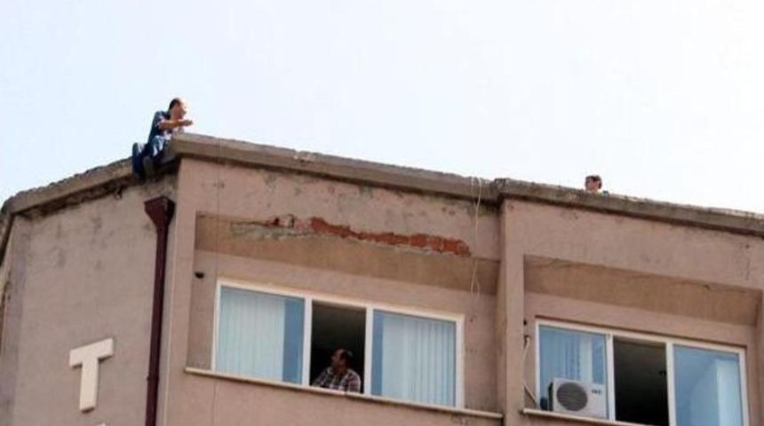 Meraklılar Intihar Girişimini B&ouml;yle Izledi