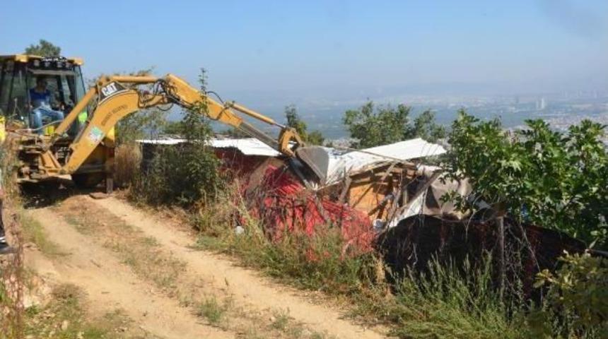 Uludağ Yolundaki Ka&ccedil;ak 60 Baraka Ve Prefabrik Ev Yıkıldı