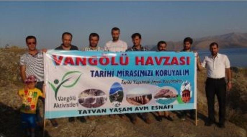 Van G&ouml;l&uuml; Aktivistlerinden &ldquo;antik Kent&rdquo; &Ccedil;ıkışı