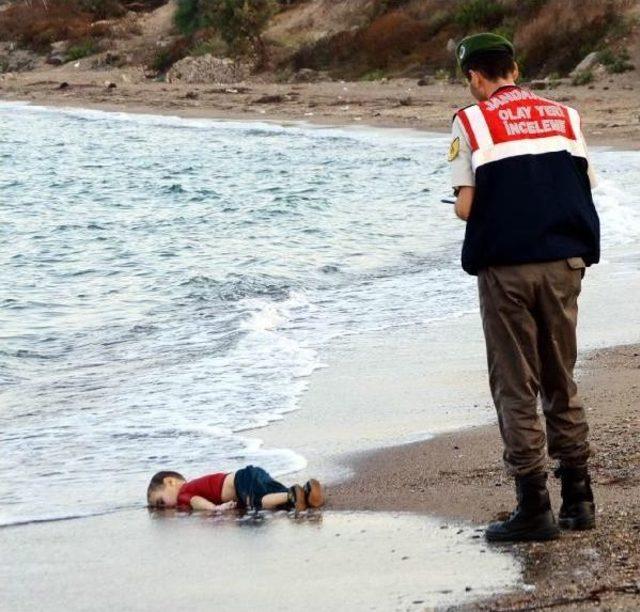 Photographer Of The World Shaking Picture Of Drowned Syrian Toddler: “I Was Petrified At That Moment”