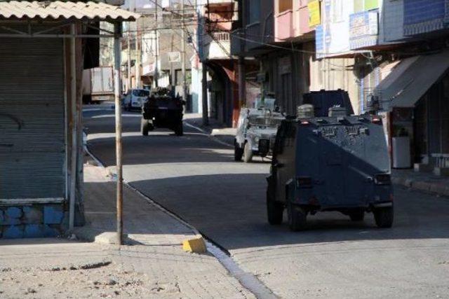Silopi de Tır la Yol Kapatan Pkk lılar Polise Ateş A&ccedil;tı 1