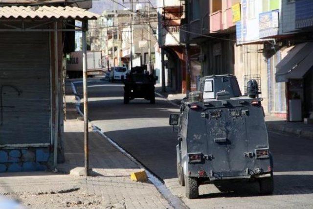 Silopi de Tır la Yol Kapatan Pkk lılar Polise Ateş A&ccedil;tı 2