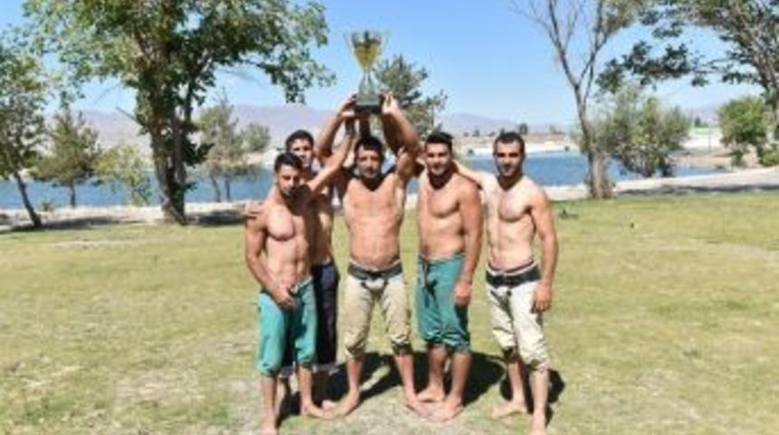 Erzurum&rsquo;da Altın Kemer Karakucak G&uuml;reşleri Heyecanı