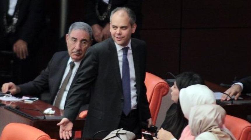 Bakan Kılı&ccedil;&rsquo;ın Belindeki Tabanca Değil Cep Telefonu &Ccedil;ıktı