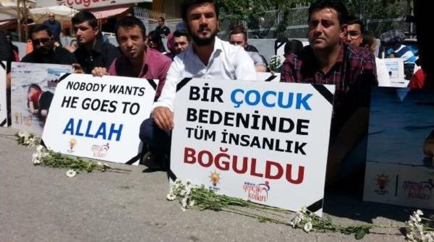 Ak Parti Ankara İl Gen&ccedil;lik Kolları'ndan Bm Temsilciliği &Ouml;n&uuml;nde Sessiz Eylem