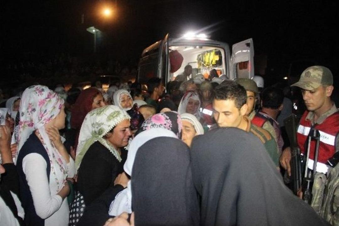 Diyarbakırlı Şehit Polis K&uuml;rt&ccedil;e Ağıtlarla Toprağa Verildi