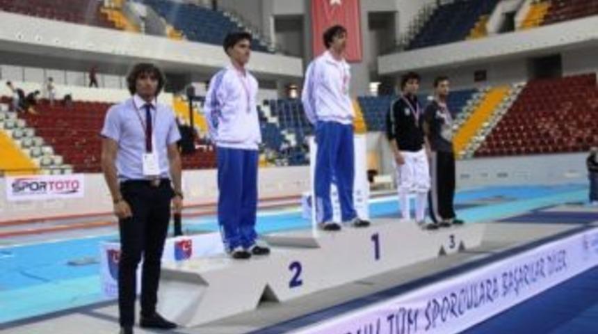 Eskrim Gen&ccedil;ler T&uuml;rkiye Şampiyonası Başladı