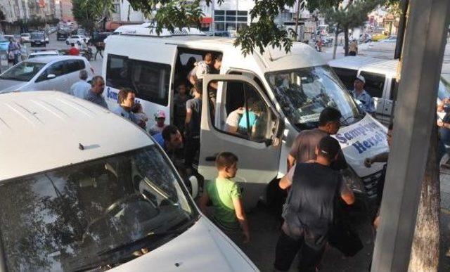 Suriyeli Ka&ccedil;ak &Ccedil;ocuklar El Ele Tutuşarak Emniyete Girdi 2