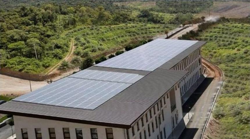 G&uuml;neş Panelleri İle Enerji &Uuml;reten İlk &Uuml;niversite