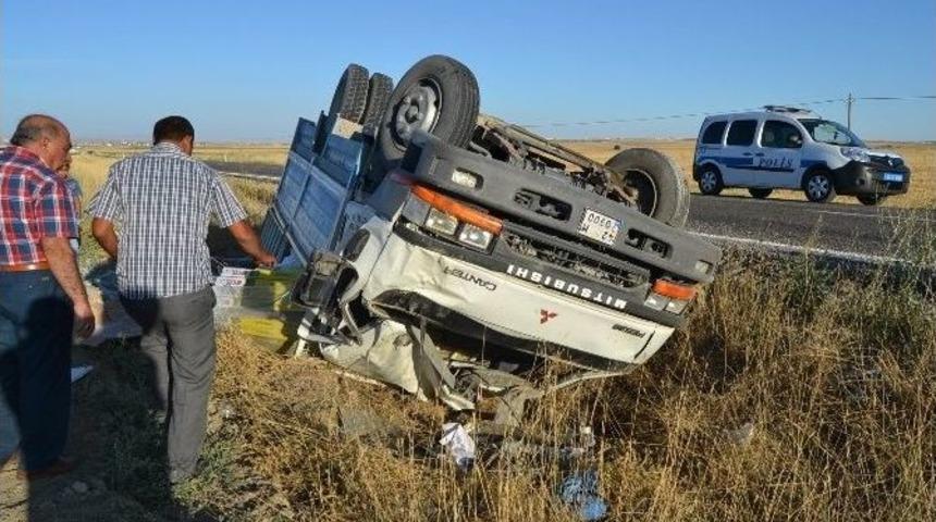 Kulu&rsquo;da Kamyonet Şarampole Yuvarlandı: &Uuml;&ccedil; Yaralı