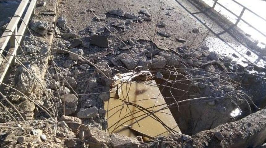 Ter&ouml;ristlerden K&ouml;pr&uuml;ye Bombalı Saldırı