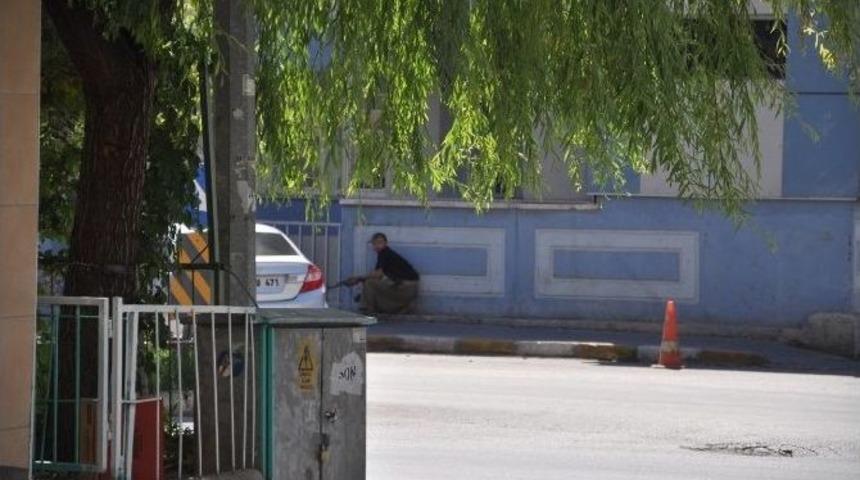 Tunceli&rsquo;de Polis Karakoluna Saldırı: 2 Pkk&rsquo;lı &Ouml;ld&uuml;r&uuml;ld&uuml;