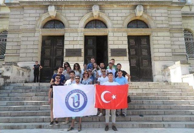 B&uuml; Bulgaristan&rsquo;da Alkışlandı 1