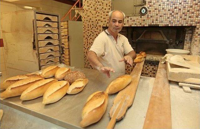 Her G&uuml;n Beş Milyon Ekmek &Ccedil;&ouml;pe Atılıyor 1