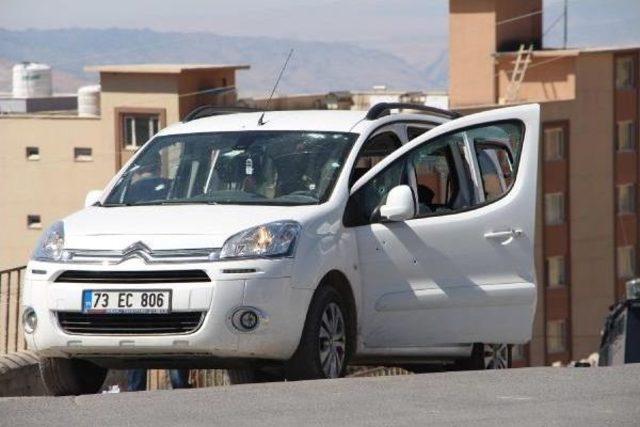 Pkk'lılar Uzman Çavuşun Bulunduğu Araca Ateş Açtı: Sürücü Öldü, Uzman Çavuş Ve Bir Çocuk Yaralı