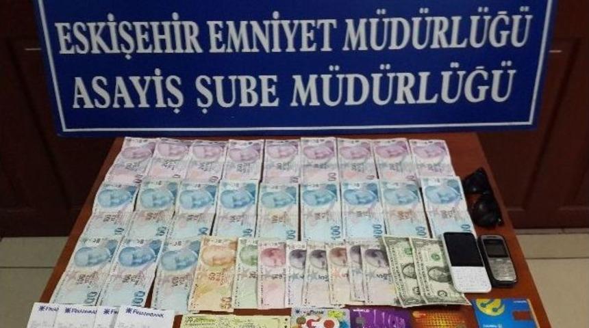 Kendisini Polis Ve Savcı Olarak Tanıtan Dolandırıcı Yakalandı