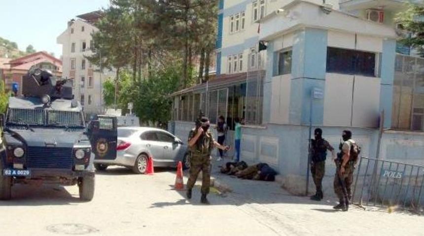 Tunceli'de Pkk Polis Merkezine Saldırdı: 2 Ter&ouml;rist &Ouml;l&uuml; (2)
