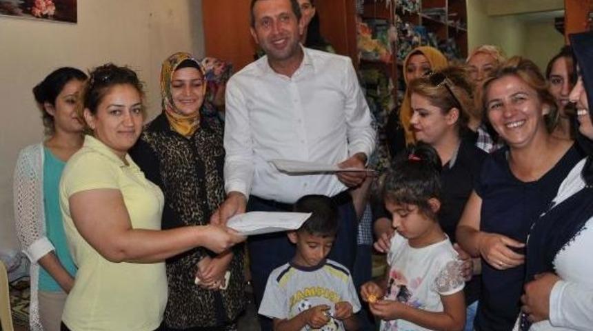 İslahiye'de Kilim Dokumayı &Ouml;ğrenen 25 Gen&ccedil; Kıza Sertifika