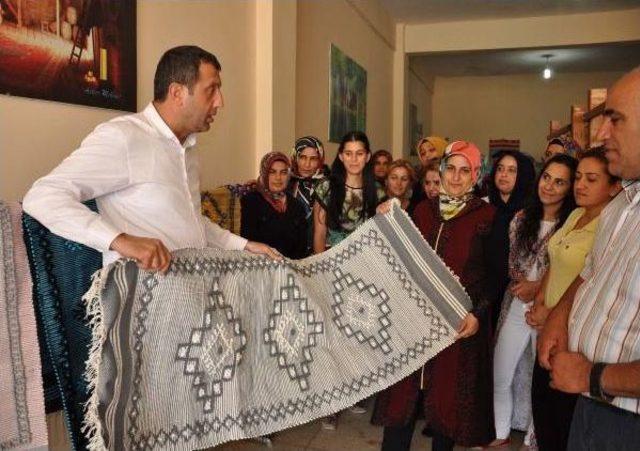 İslahiye'de Kilim Dokumayı Öğrenen 25 Genç Kıza Sertifika