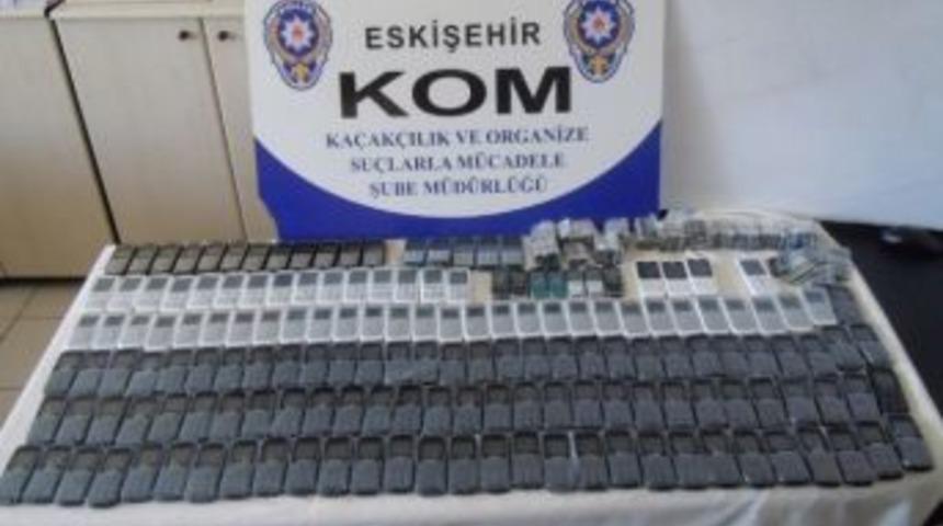 Eskişehir&rsquo;de Ka&ccedil;ak Cep Telefonu Operasyonu