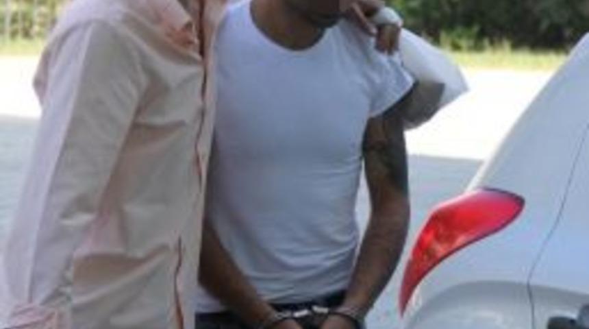 B&uuml;fede Tabanca Ve T&uuml;fek Ele Ge&ccedil;irildi