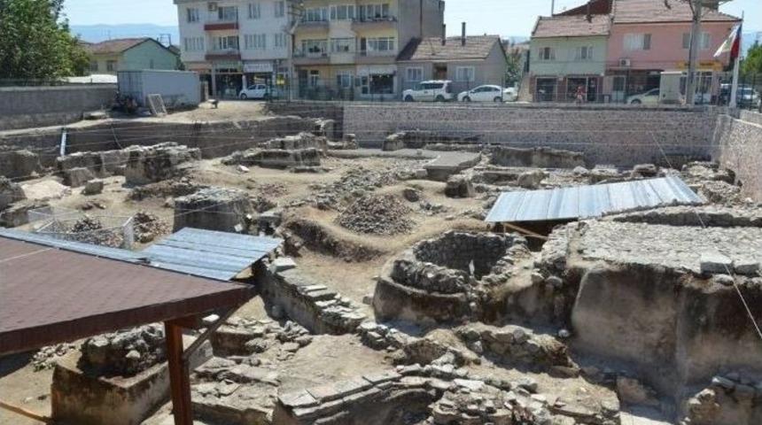 Sargın Ve Altepe İznik &Ccedil;ini Fırınlarında Ki Kazı &Ccedil;alışmalarını İnceledi