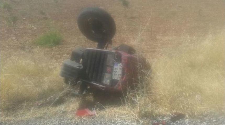 Adıyaman’da Tır, Traktörü Biçti: 1 Ağır Yaralı