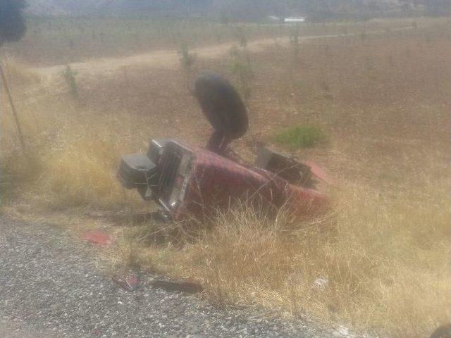 Adıyaman’da Tır, Traktörü Biçti: 1 Ağır Yaralı