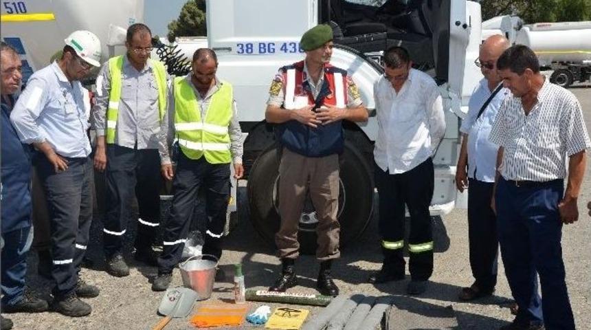 Jandarma Trafik Timi&rsquo;nden Tanker Şof&ouml;rlerine Eğitim