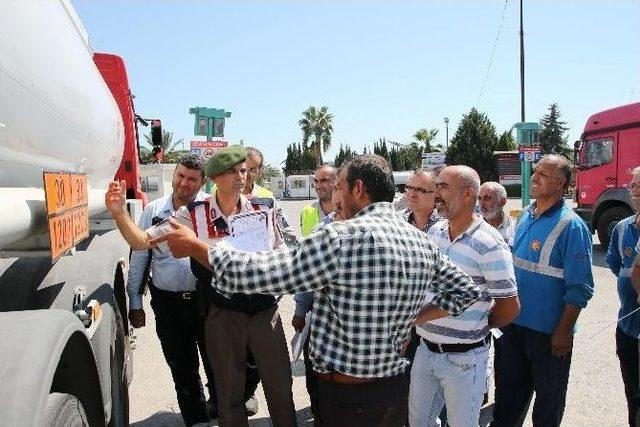 Jandarma Trafik Timi’nden Tanker Şoförlerine Eğitim