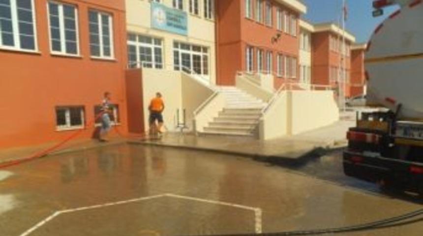 Cami Ve Okullar Temizleniyor