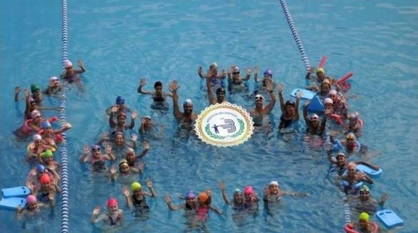 Boz&uuml;y&uuml;k Y&uuml;zme Havuzu Saatlerinde Değişiklik Yapıldı