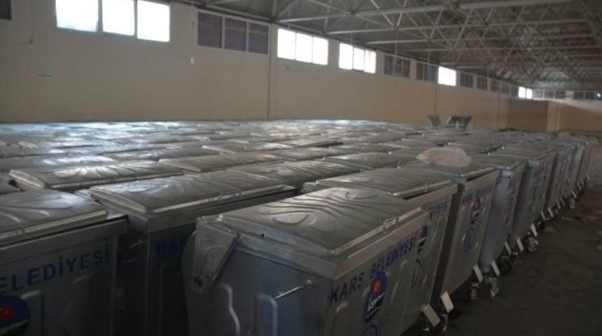 Kars Belediyesi &Ccedil;&ouml;p Konteynerlerini Yeniliyor