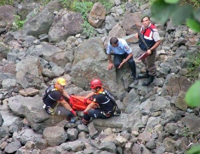 Trabzon’da Trafik Kazası: 1 Ölü, 2 Yaralı