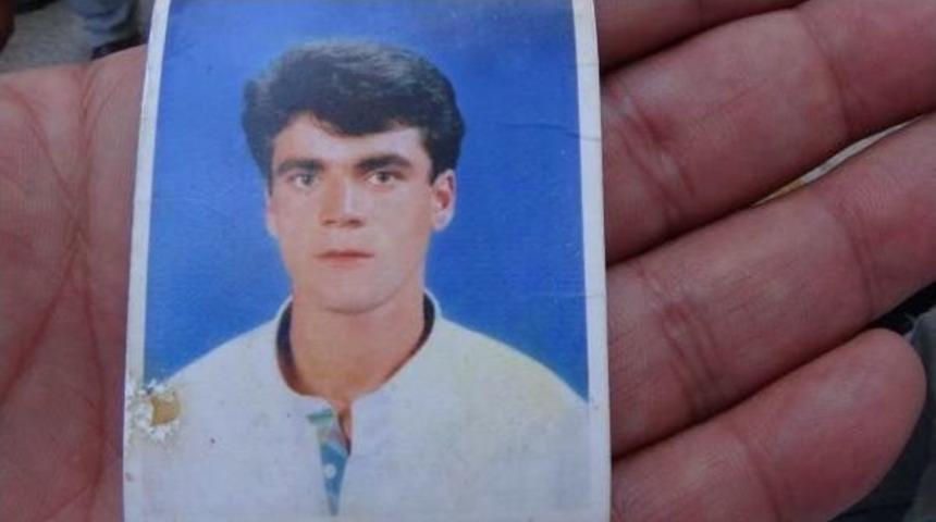 Minib&uuml;s Kamyona &Ccedil;arptı: S&uuml;r&uuml;c&uuml; Ve 4 Yaşındaki Kız &Ouml;ld&uuml;