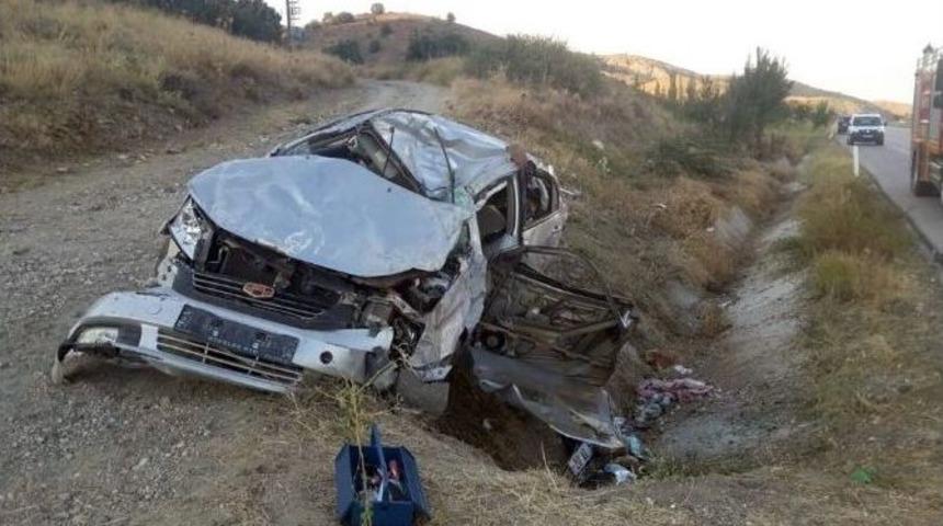 Sungurlu&rsquo;da Otomobil Takla Attı: 4 Yaralı