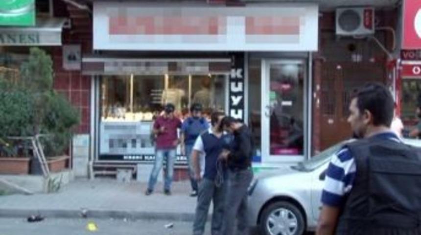 Sultangazi&rsquo;de Uzun Namlulu Silahlarla Kuyumcu Soygunu