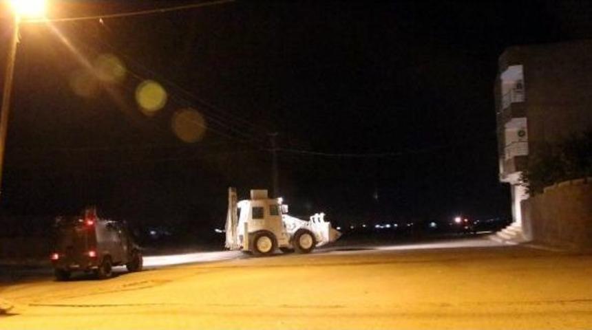 Nusaybin'de Polisin Hendek Kapatması Sırasında &Ccedil;atışma &Ccedil;ıktı: 1 Yaralı