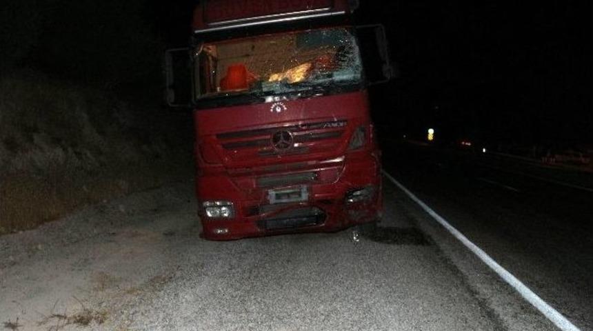 Tır Dolmuşa &Ccedil;arptı: 1 &Ouml;l&uuml;