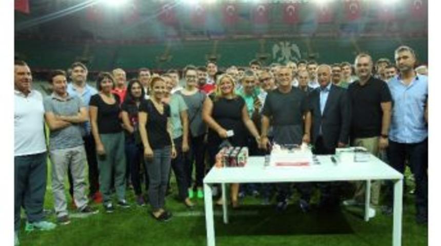 Fatih Terim&rsquo;e S&uuml;rpriz Doğum G&uuml;n&uuml; Kutlaması