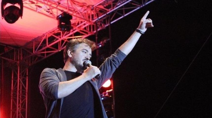 Sivas Kongresi&rsquo;nin Yıld&ouml;n&uuml;m&uuml;nde Orhan &Ouml;lmez Konseri