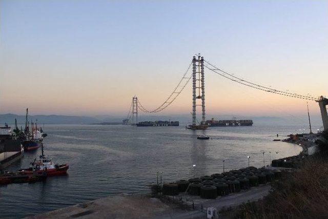 Körfez Geçiş Köprüsü Işıklandırıldı 2