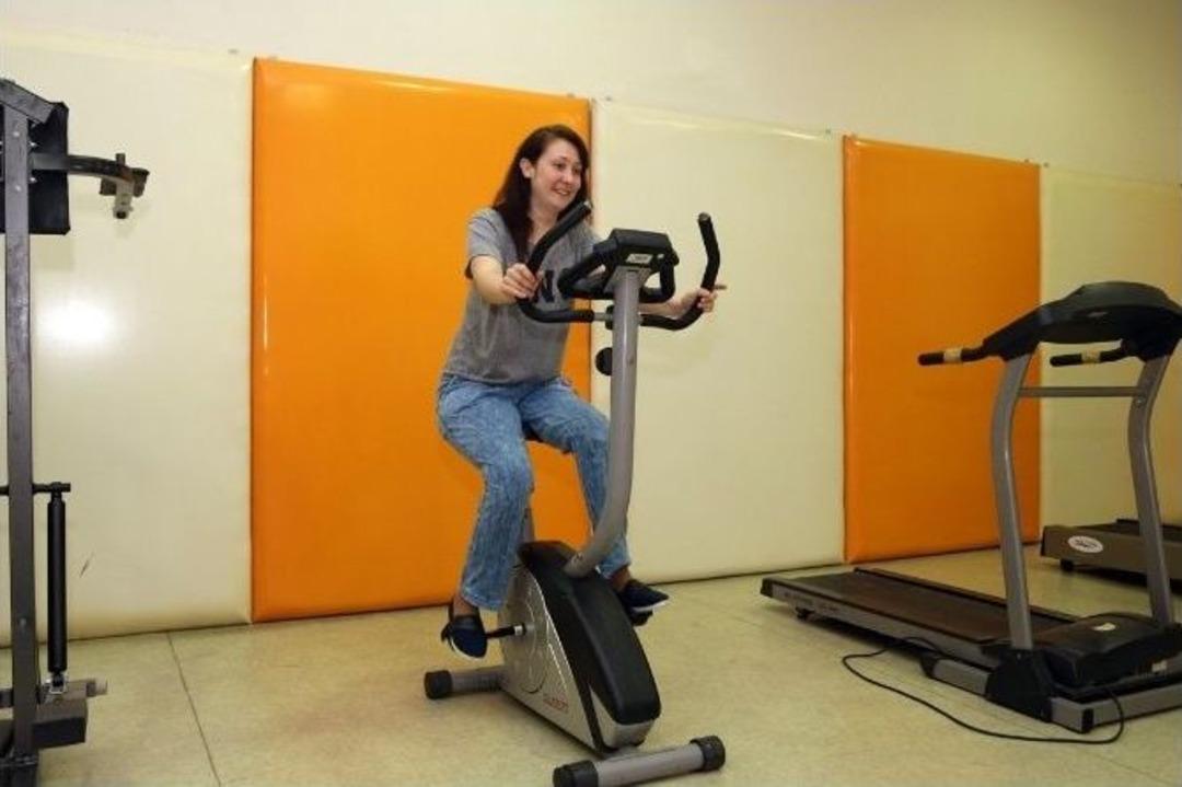 Bacaklarını Kaybeden Gen&ccedil; Kadına &ldquo;hidroterapi&rdquo; Desteği