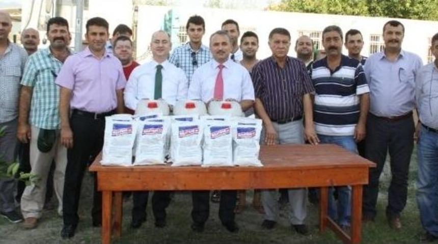 Erzin&rsquo;de &Uuml;reticiye Zirai İla&ccedil; Yardımı