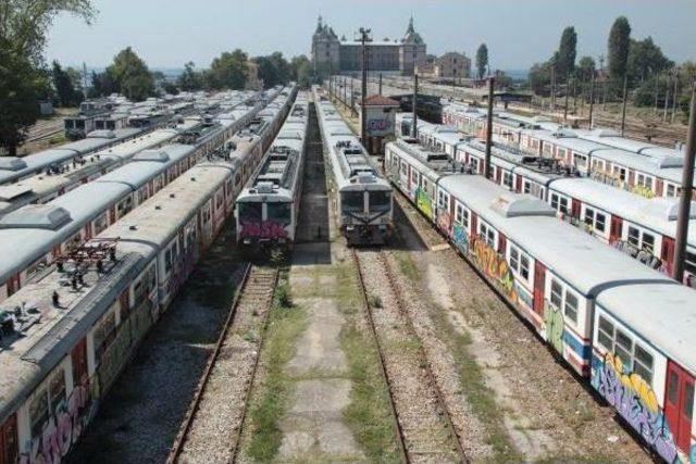 Bir Zamanlar İstanbul'un Yükünü Çeken Vagonlarda Ot Bitti