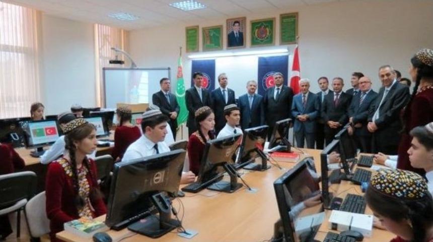 T&uuml;rkmenistan Uluslararası İlişkiler Enstit&uuml;s&uuml;&rsquo;ne K&uuml;t&uuml;phane