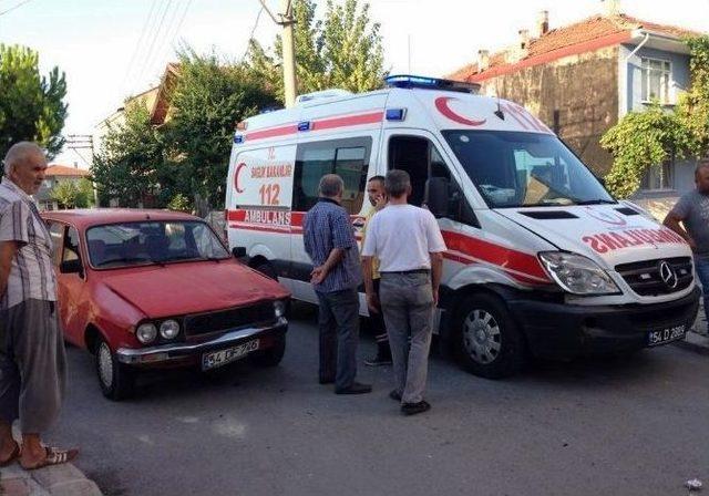 Sakarya’da Ambulans İle Otomobil Çarpıştı 1