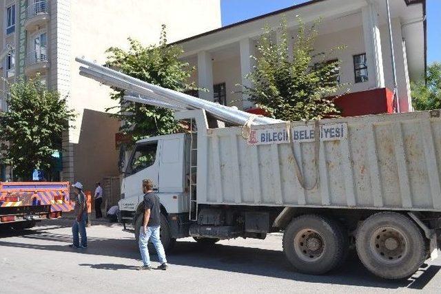 Osmanlı Motifli Işıklandırma Sisteminin Direkleri Yerlerine Monte Edildi 2
